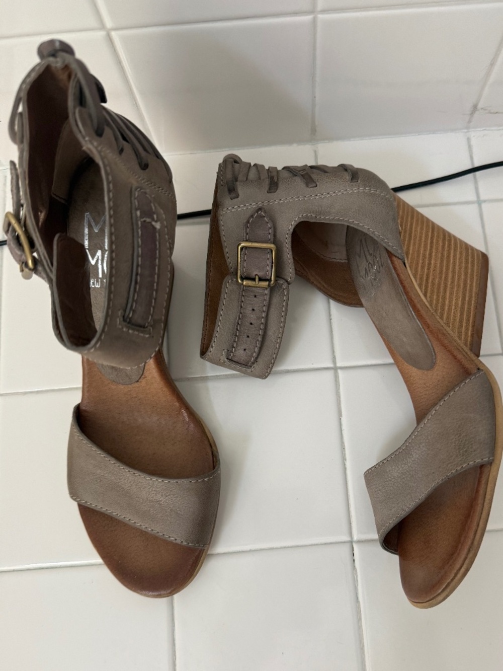 Miz Mooz New York City Leather Taupe Wedge with 3 1/4 inch Heel Size 40 Like New